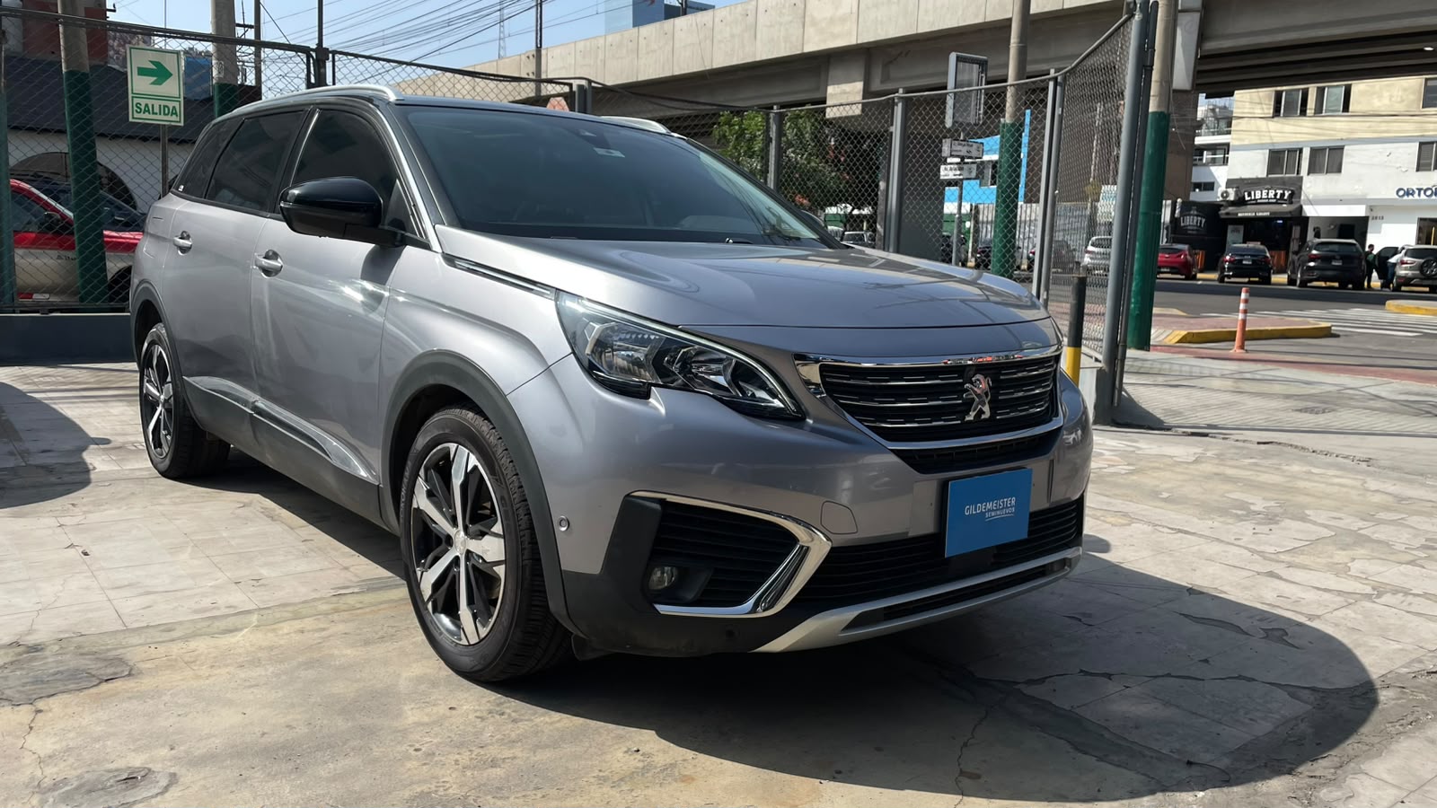 PEUGEOT 5008