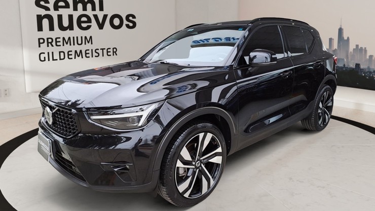 VOLVO XC-40